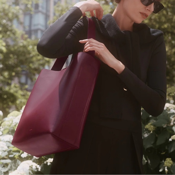 Cuyana Oversized Linea Bag • Smooth Leather • Cherry • MSRP $558 • Sold Out - Picture 3 of 11